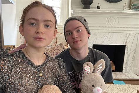 sadie sink swim|Sadie Sinks 4 Siblings: All About Caleb, Spencer,。